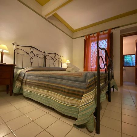 Guest House La Casina Rosia ภายนอก รูปภาพ