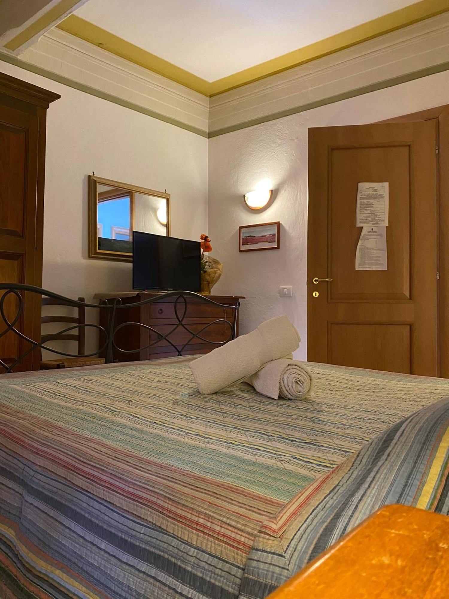 Guest House La Casina Rosia ภายนอก รูปภาพ